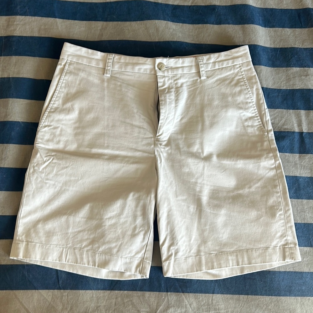 Khaki southern tide shorts